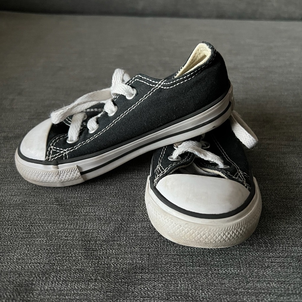 Converse Kids Black and White Sneakers size 7 - Picture 2 of 6
